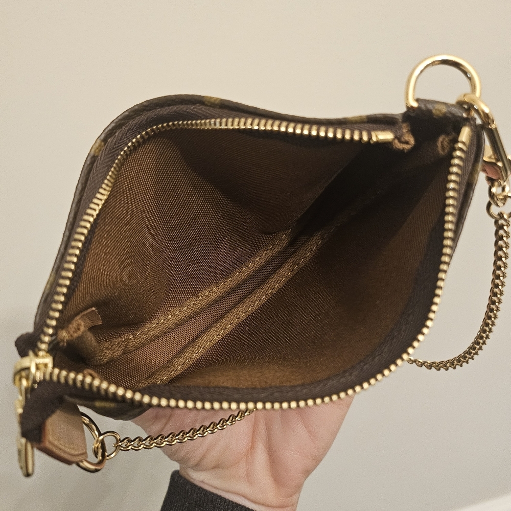 ⭐SOLD⭐ Louis Vuitton Mini Pochette Accessoires Monogram | Chain Strap | France - Picture 9 of 10